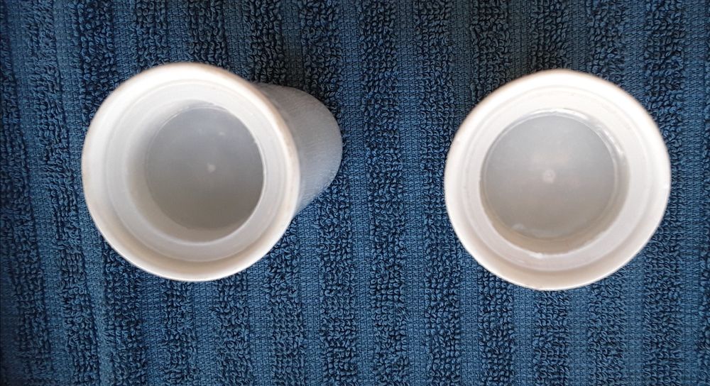 Saleiro e pimenteiro em porcelana, muito antigo