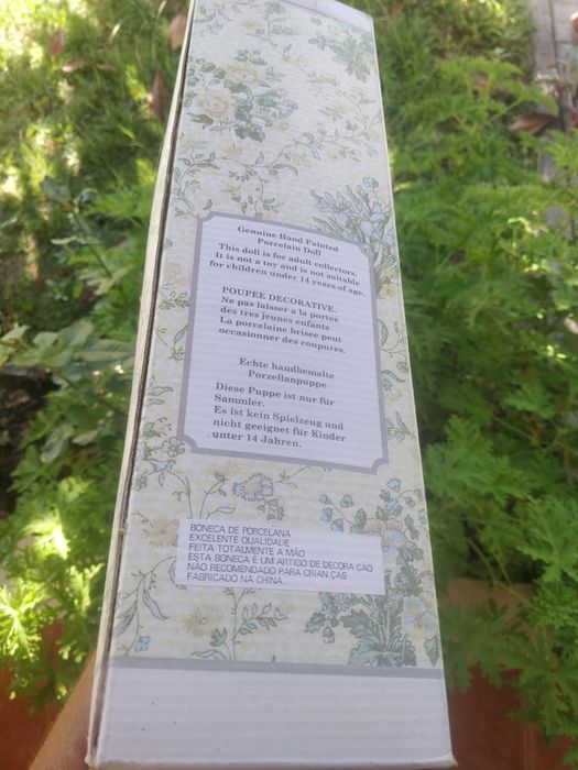 Boneca de porcelana, nova nunca foi usada,