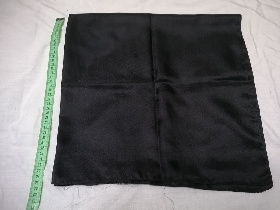 Lenços antigos de cabeça e ombros.