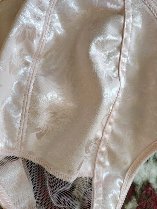 Jasno różowy biustonosz