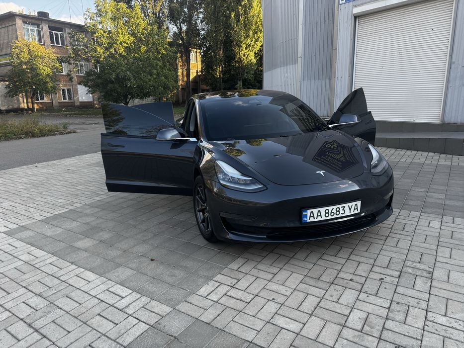 Продам TESLA 3 LONG RANGE 2018