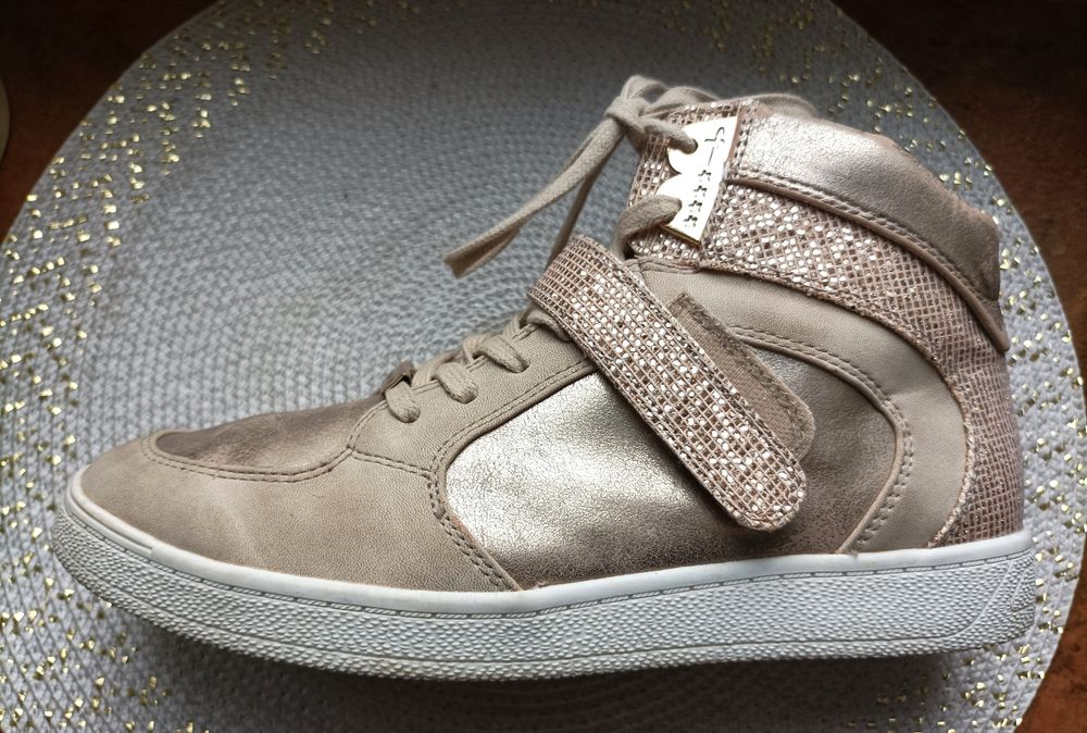 Buty za kostkę, sneakersy na rzep i zamek, złote adidasy Tamaris 38