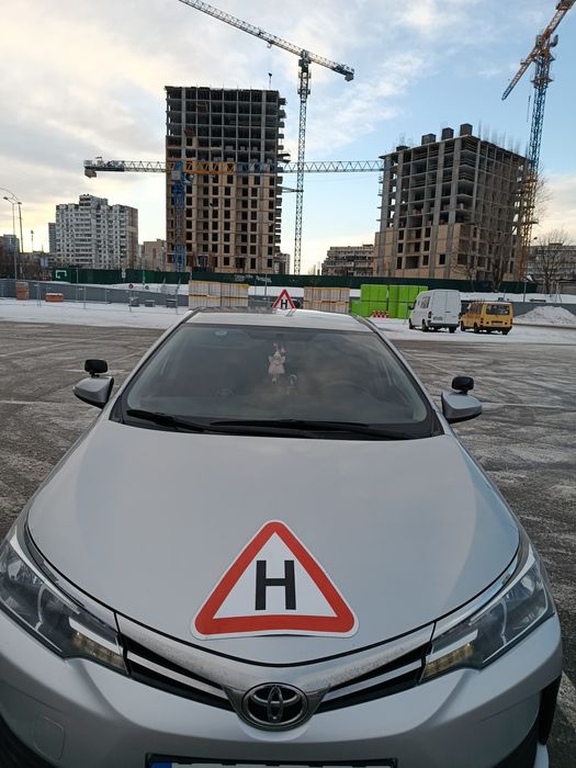 Автоінструктор TOYOTA COROLLA Механіка. Правий берег.