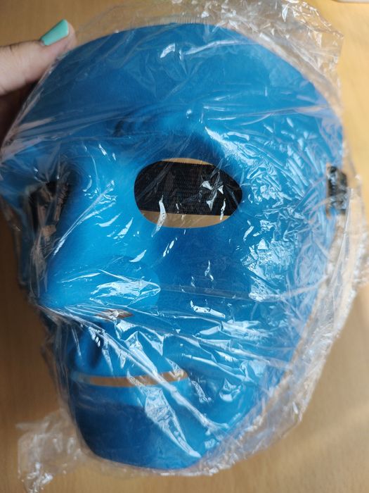 Маска нова обличчя людини Новая маска лицо человека белая черная синяя