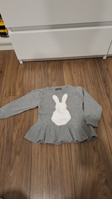 Sweterek z zajączkiem 92