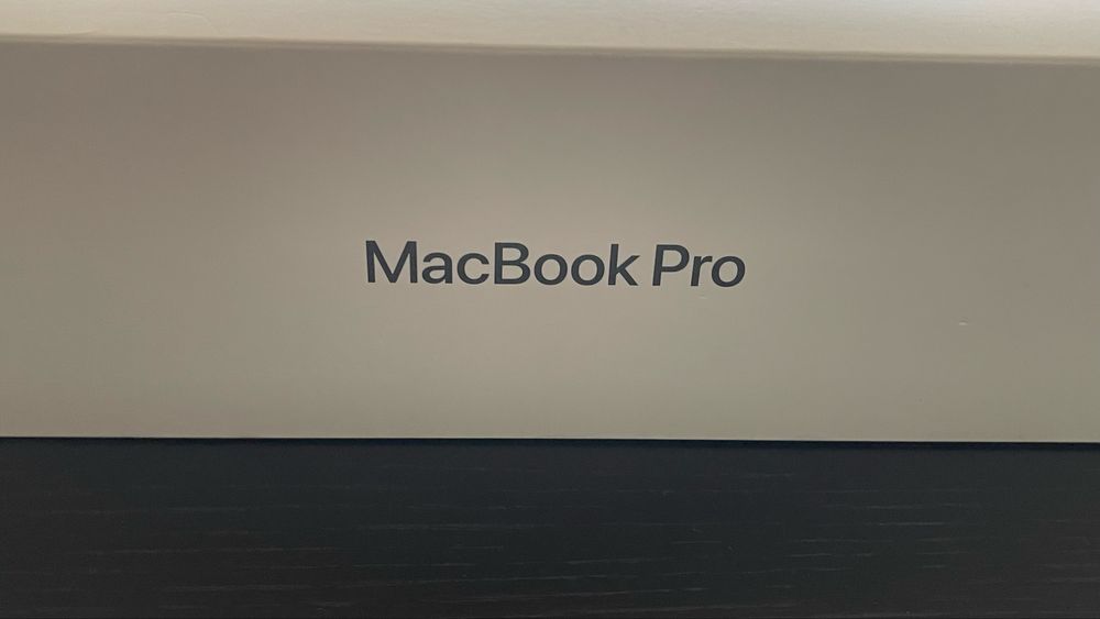 MacBook Pro 14" (Chip M4) – NOVO, SELADO – 1 TB SSD