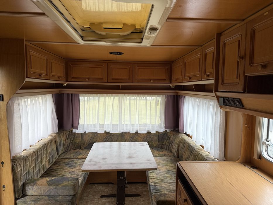 Fendt 615 z dachem ochronnym.