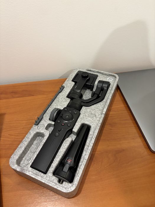Estabilizador de vídeo para telemóvel (zhiyun smooth 4)