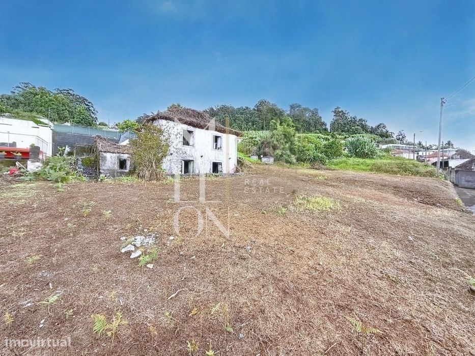 Propriedade no Arco da Calheta para recuperar