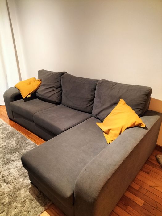 Sofá com chaise longue cinzento
