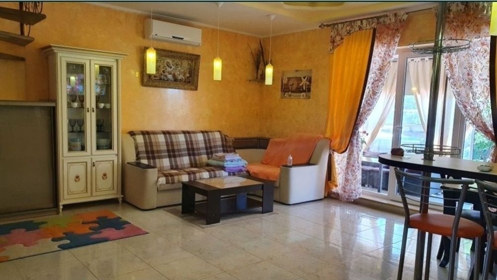 Будинок біля моря в Одесі, Совіньйон.