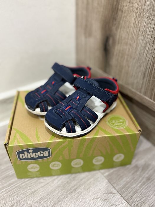 Продам дитячі босоніжки Chicco