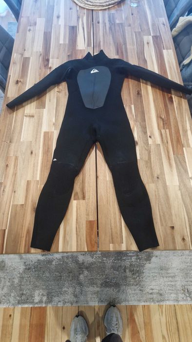 Fato de Surf Quiksilver como novo