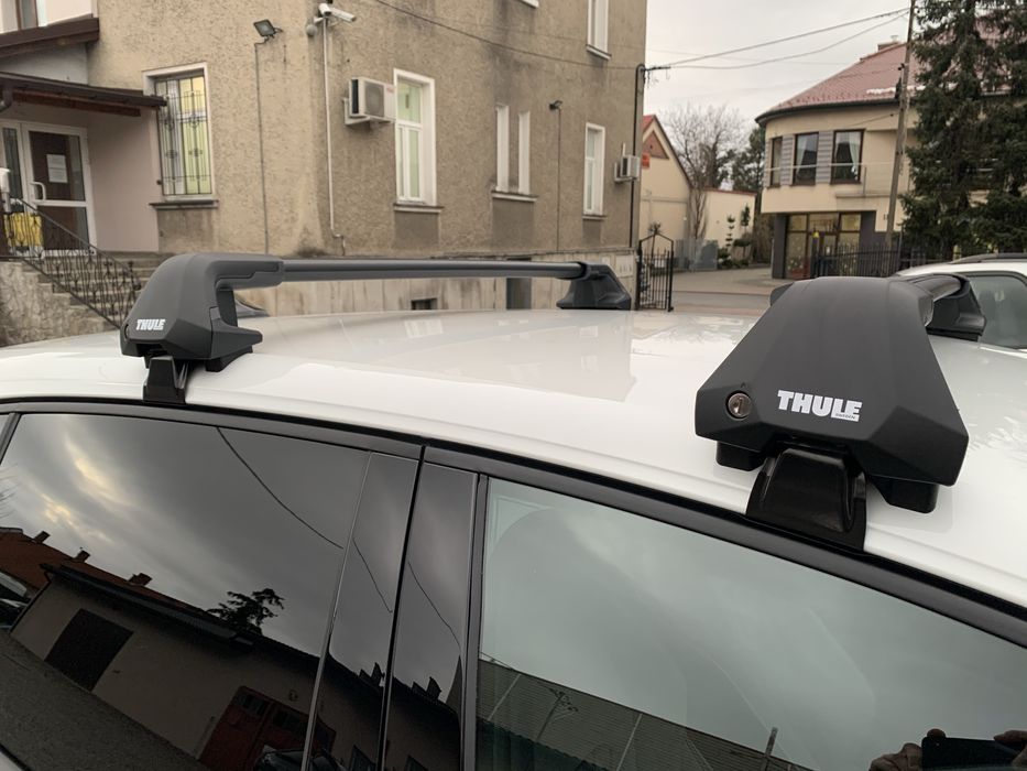 Belki dachowe Thule Wingbar do VW Golf 8 hatchback.