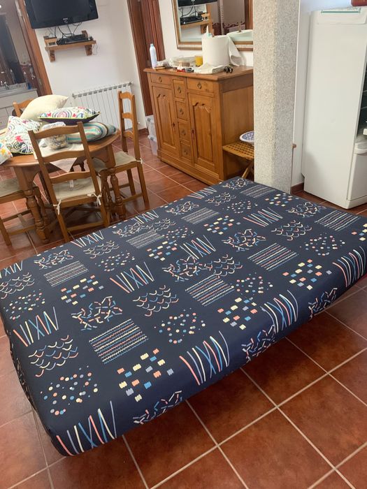 Sofá cama com arrumaçao