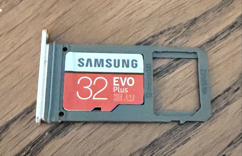 Samsung Galaxy A7 (2017) SM-A720F у золотисто-рожевому кольорі