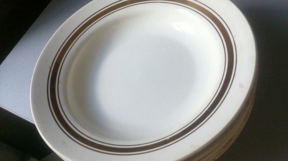 Набор тарелок для дачи