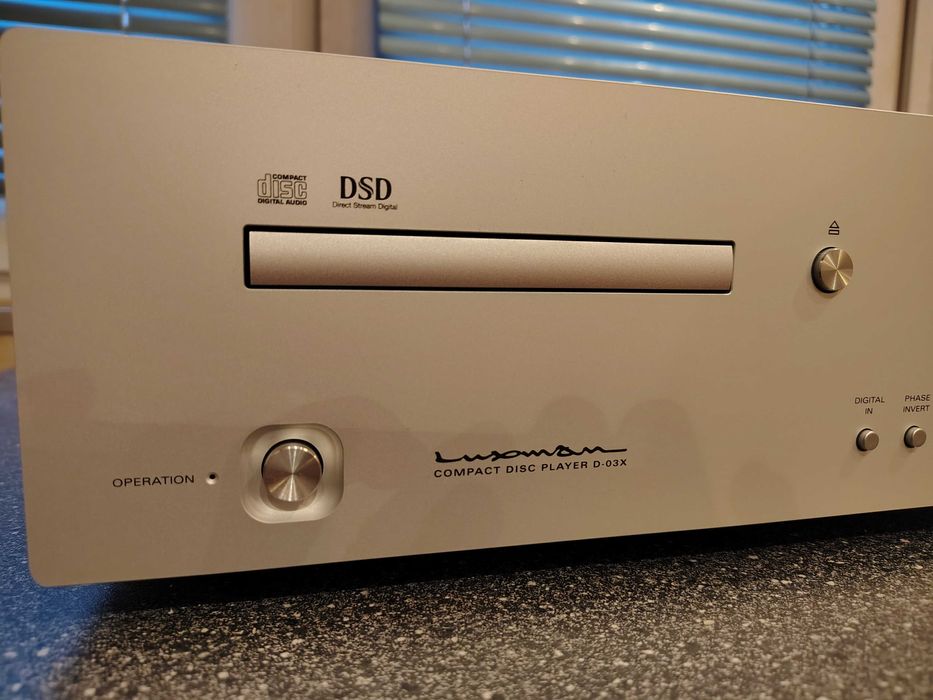 Odtwarzacz CD: Luxman D-03X