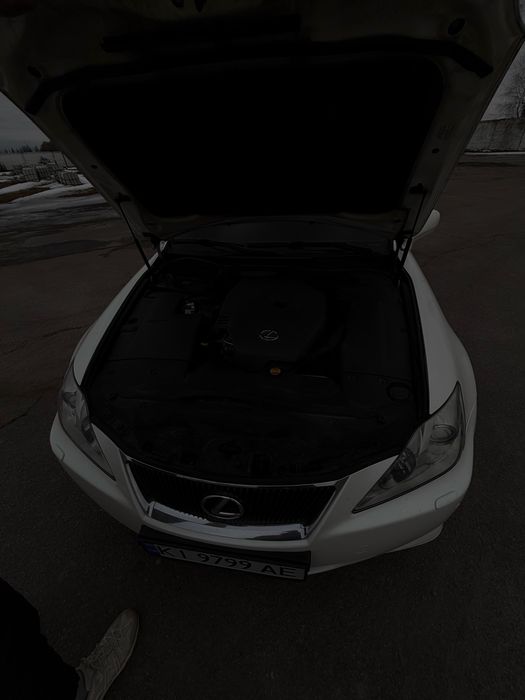 Продам Lexus is 220d