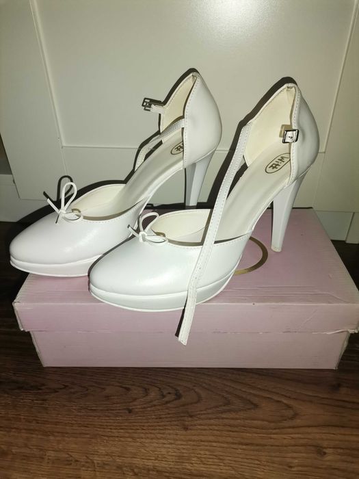 Białe damskie buty 37