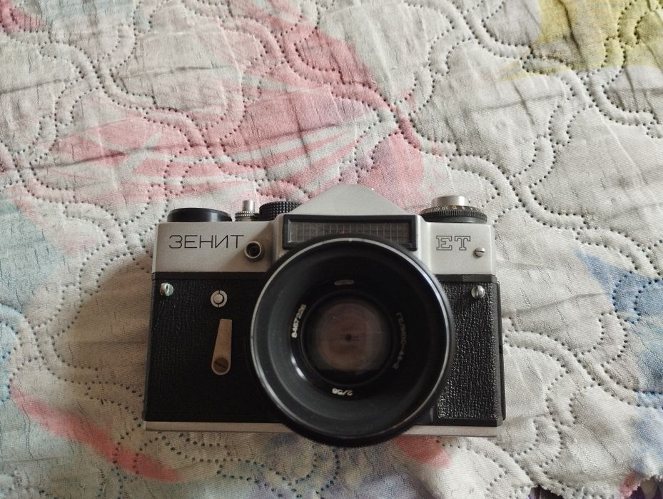 Продам фотоаппарат Зенит ЕТ с объективом Гелиос 44-2.