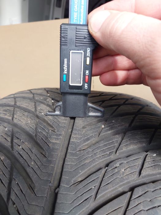 Opony 255/40 R20  komplet 4 sz