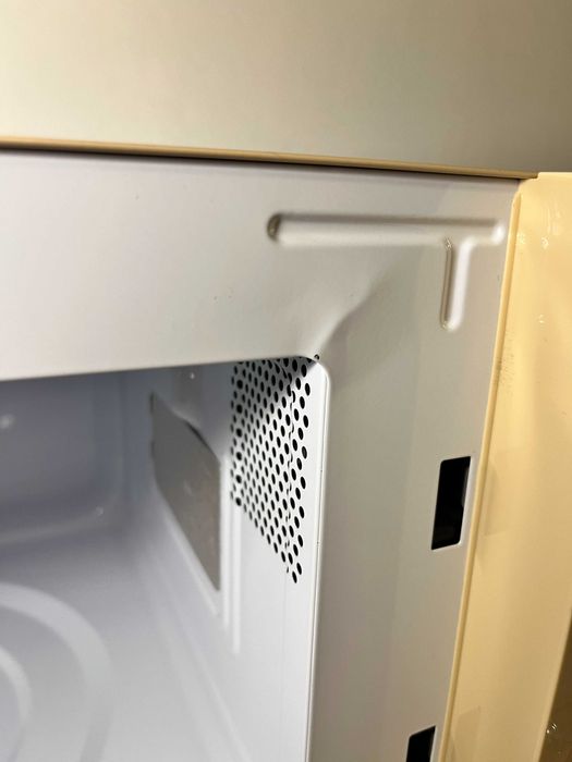 Mikrofalówka Cecotec Proclean 3010 Retro, 20 L, 700 W, Nowa z defektem