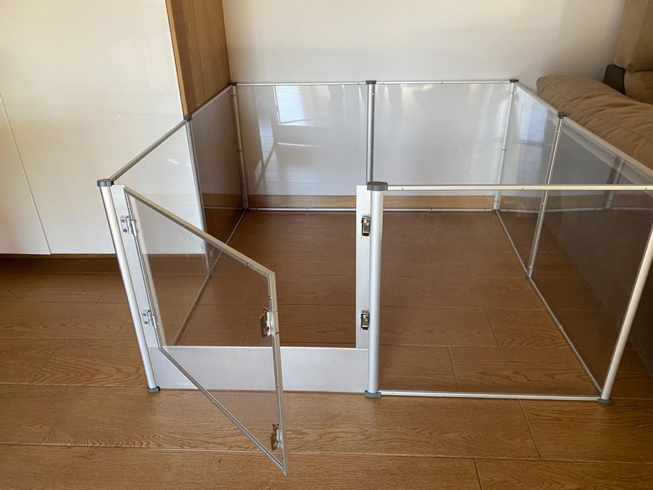 Parque modular em acrilico transparente para animais