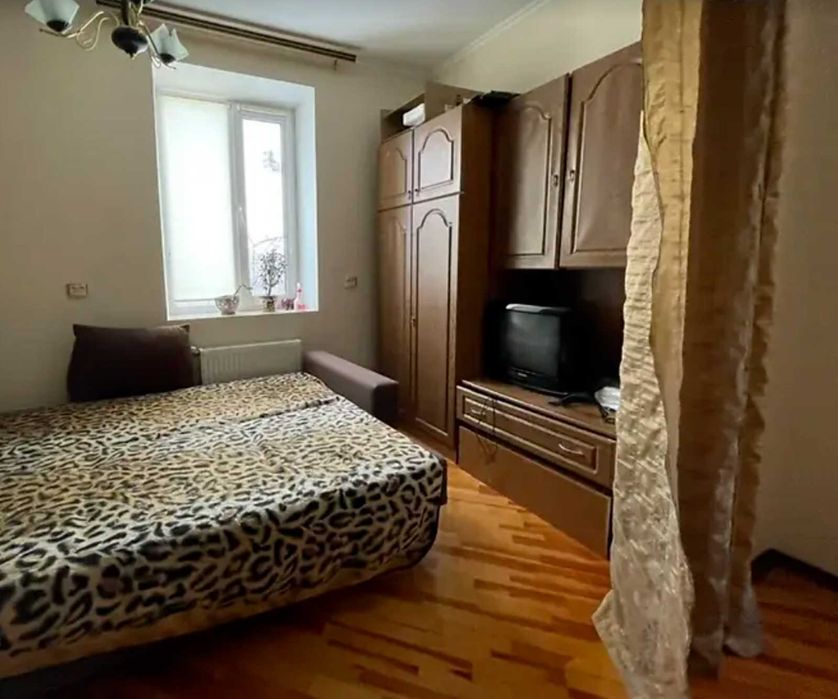 Продаж просторого 2-поверхового будинку на Старому місті