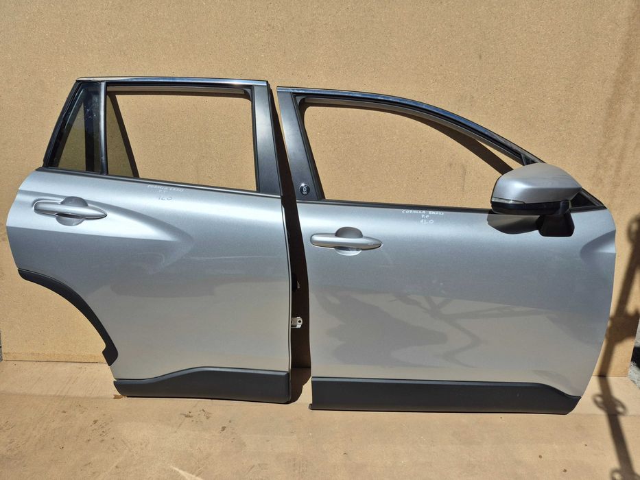 Drzwi Przód tył prawe kompletne toyota Corolla Cross 1L0