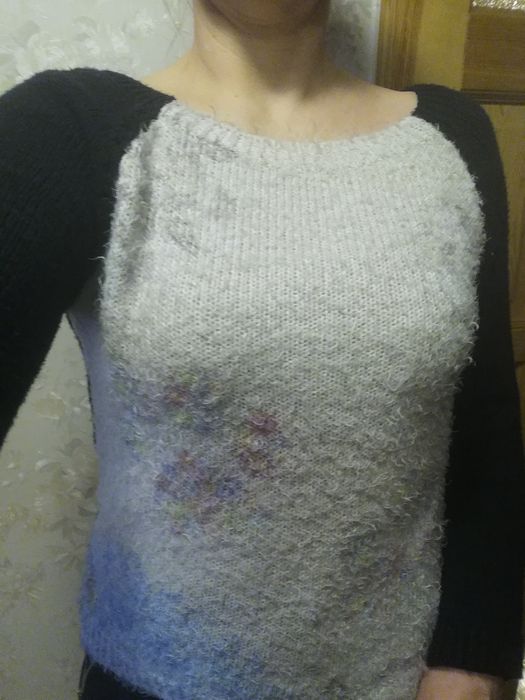 Sweterek damski z kolorowym przodem