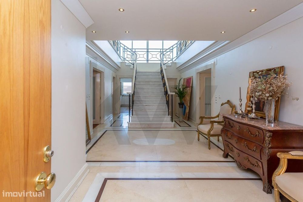 Penthouse T5+1 com Terraço de 100m2 e Vista Panorâmica