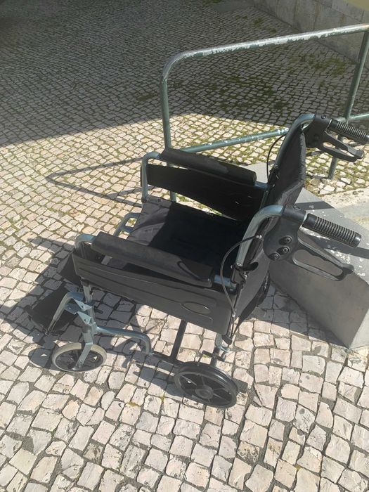 Cadeira de Rodas de Trânsito – Estrutura Impecável (P/ Restauro)