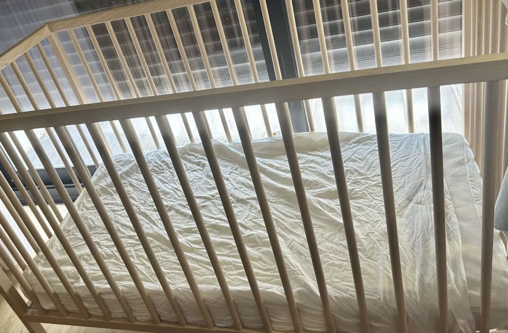 Vendo COLCHÃO de berço com capa e protetor