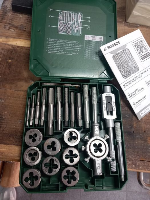 Conjunto de machos e abre roscas.