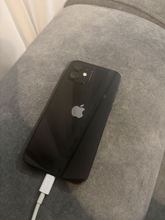 Iphon 12 czarny 64G  wraz z etui