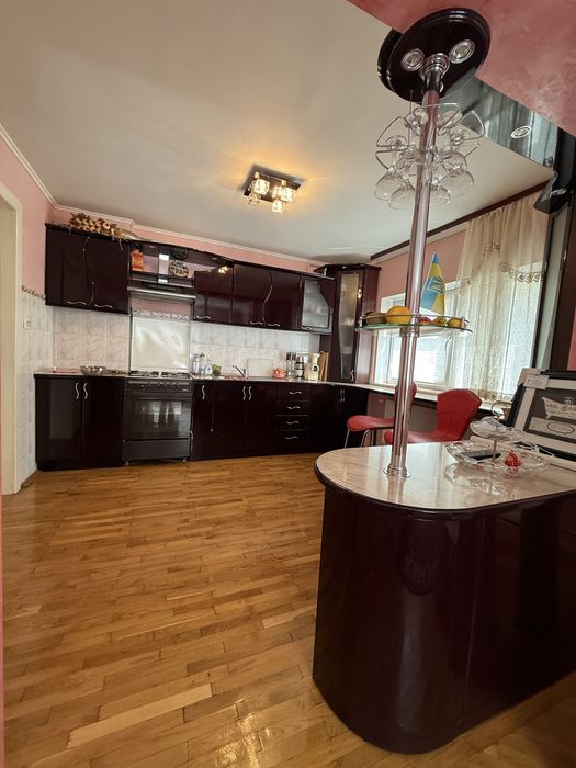 Продається просторий будинок