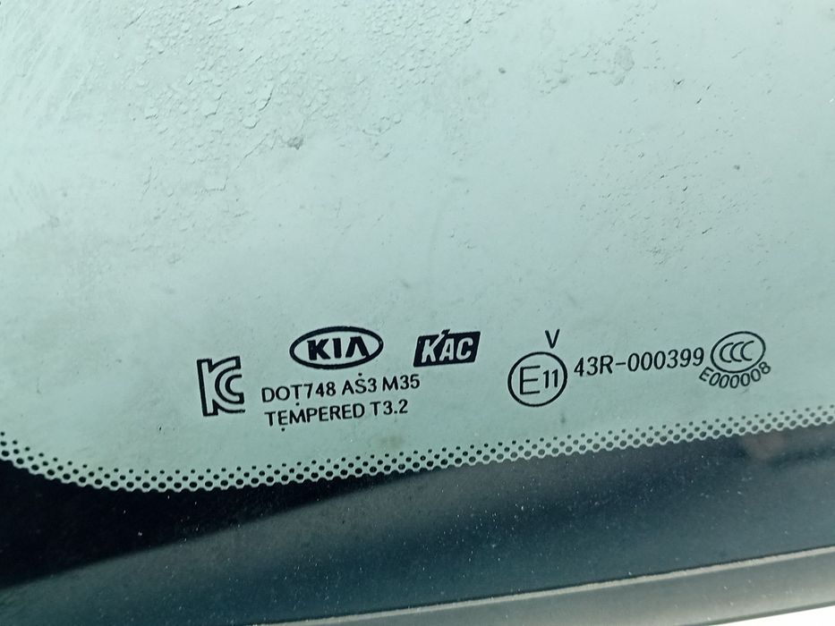 Vidro do painel trás direito KIA Carens IV