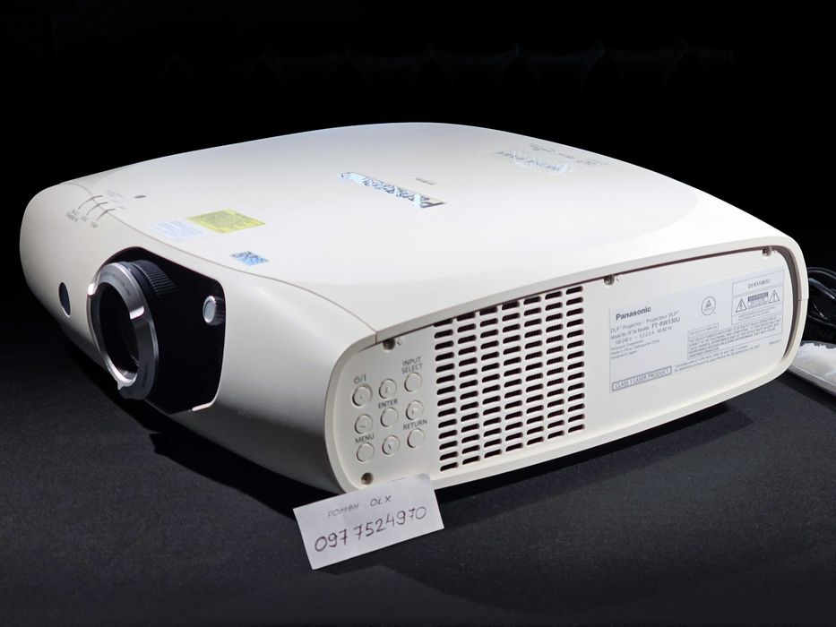 Лазерний LED кіно проектор Panasonic PT-RW330U яскравість 3500ANSI ISO