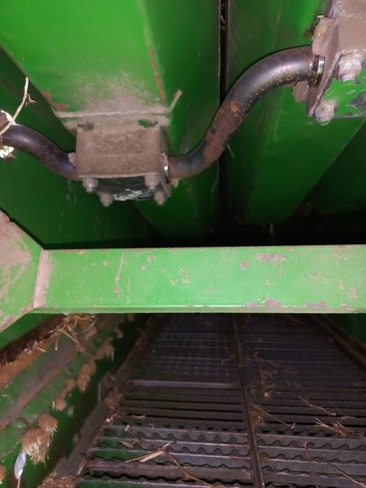 Комбайн John Deere 1042
