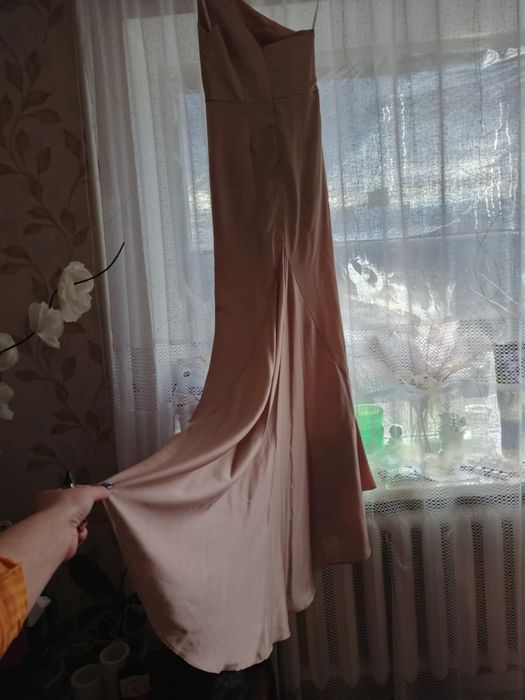 Сукня вечірня довга зі шлейфом