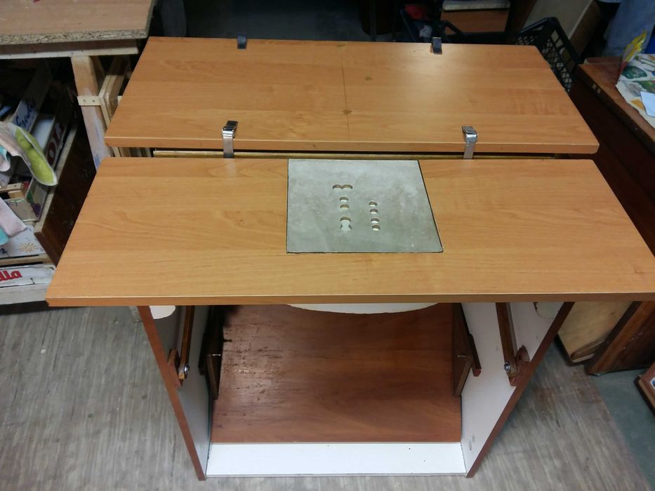 Akordeonowy stół prób