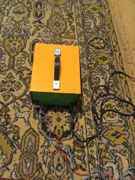 Продам зарядное устройство 6/12 вольт