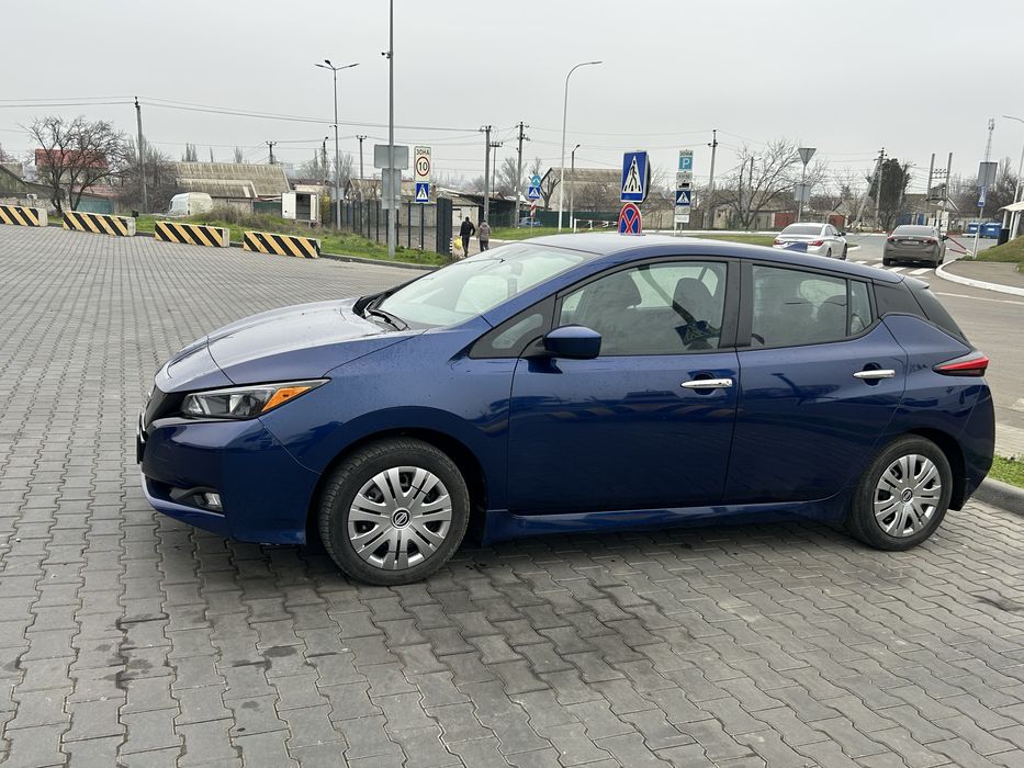 Нісан ліф 2024 року