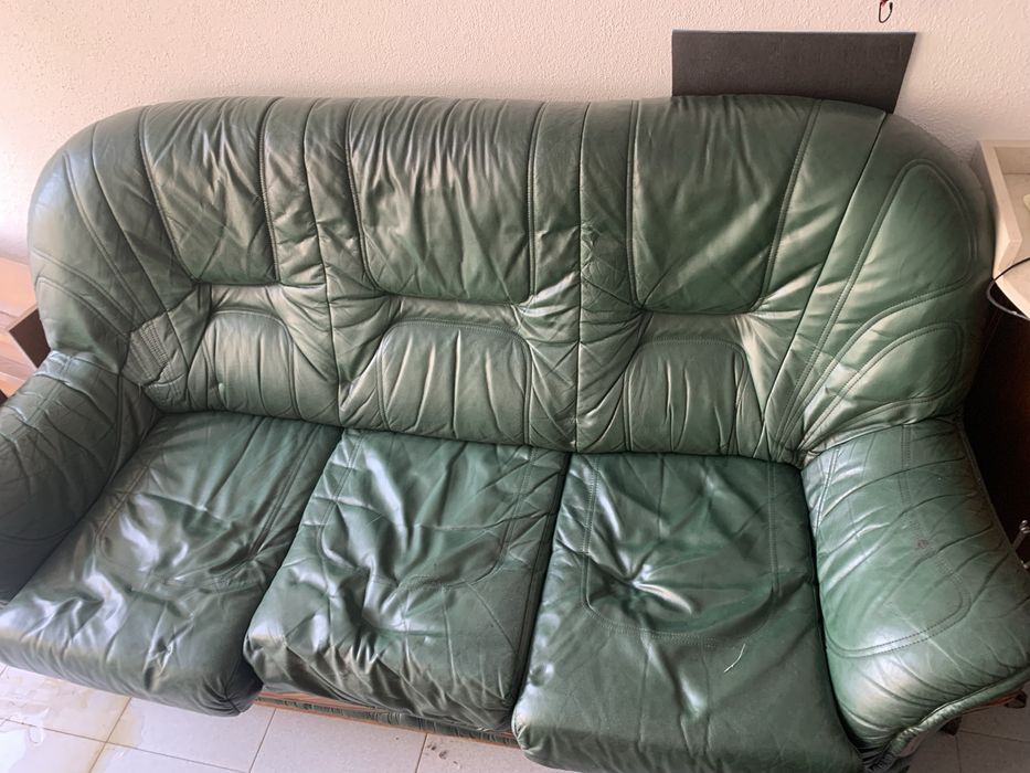 Conjunto de Sofás em Pele Verde (Sofá 3 Lugares + Poltrona)