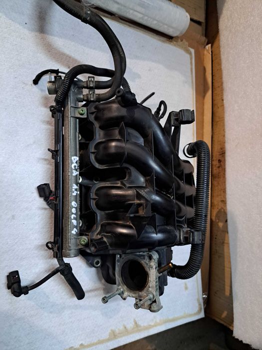 Kolektor ssący wtryski Volkswagen Golf IV 1.4 BCA