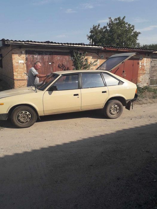 Автомобіль Москвич 2141