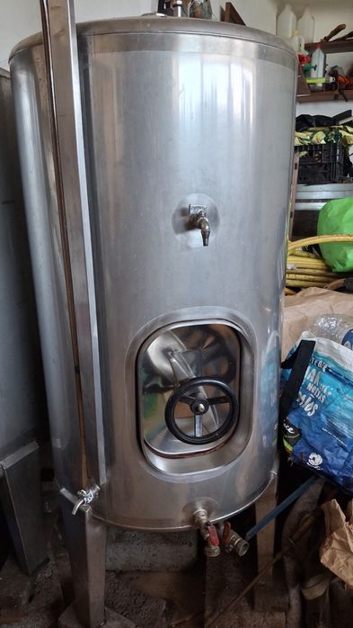 Vendo 2 cubas inox usadas, em bom estado.