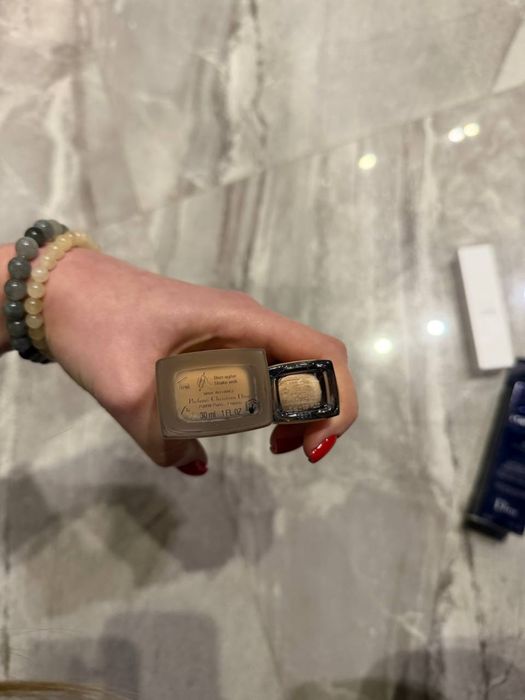 Тональна основа Dior
