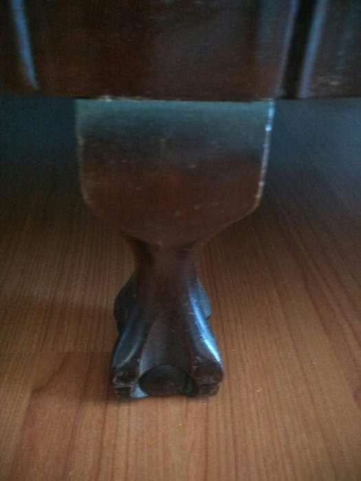 Sofá antigo  Palhinha e almofadas